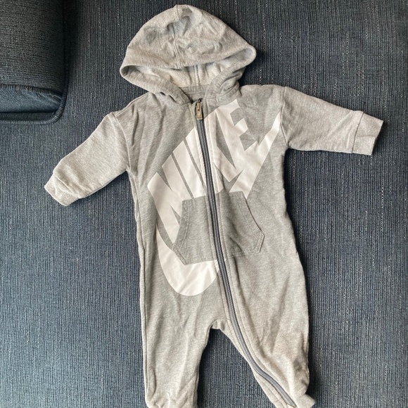 Nike one piece 6m - Picture 1 of 3